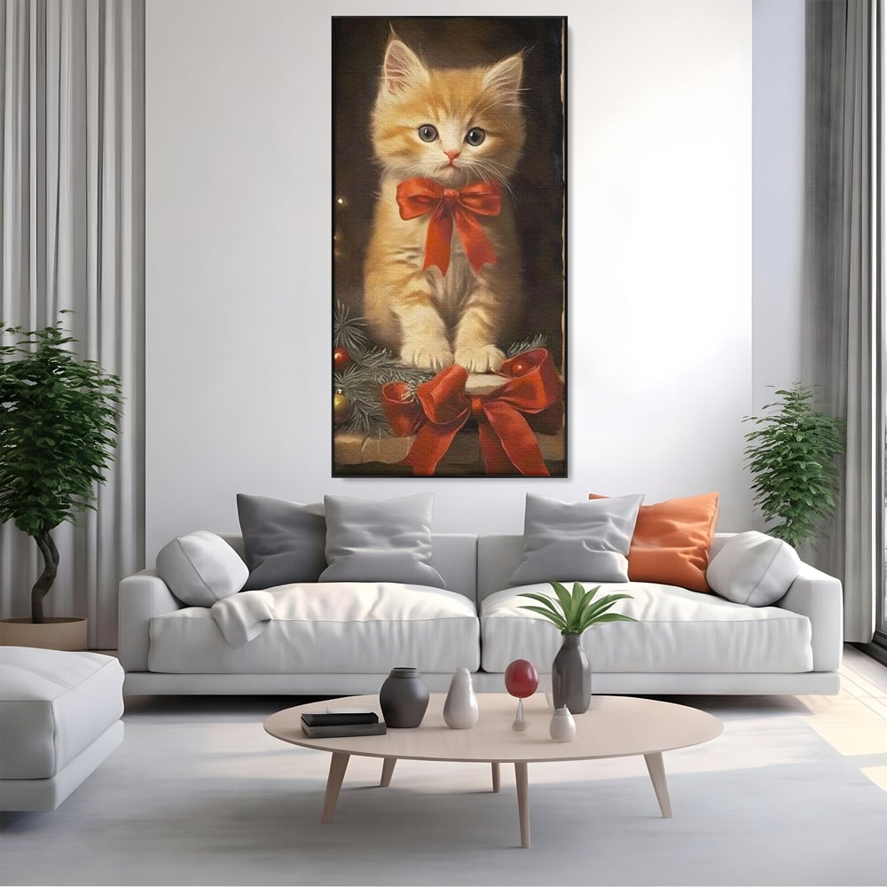 Tablou canvas cu tablou canvas cu pisoi si funda rosie, in rama de aluminiu negru, pe perete intr-un living